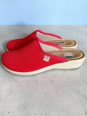 FLY FLOT Anti-Shock Anatomic Mesh Slip On Clogs Mules Slides Women’s 7.5 Red